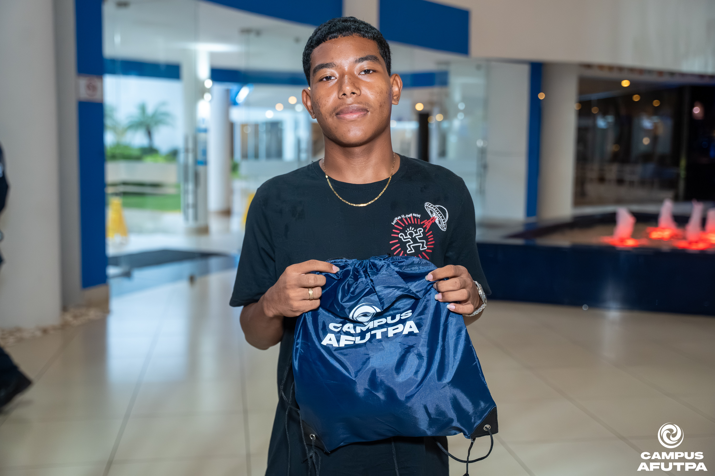 ENTREGA DE UNIFORMES — 17