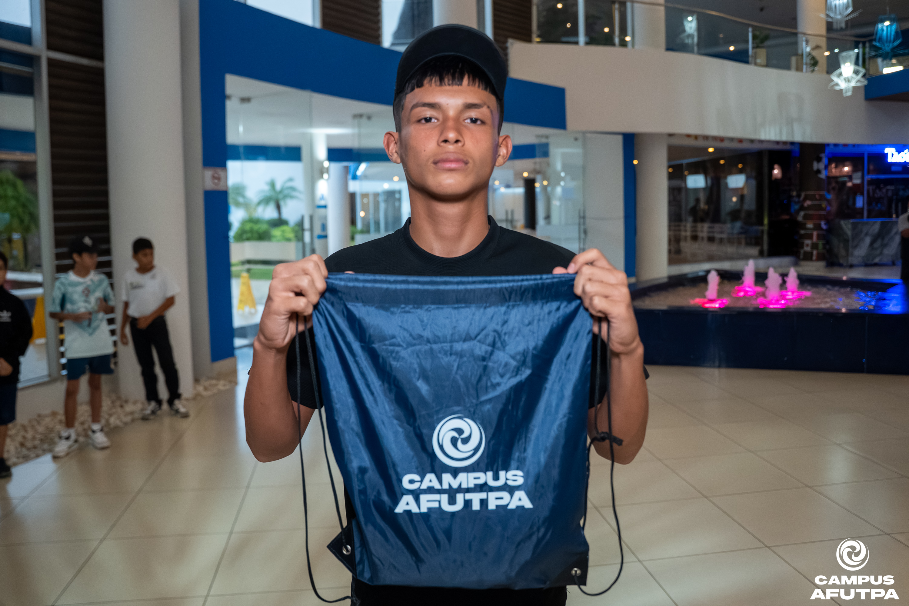 ENTREGA DE UNIFORMES — 18