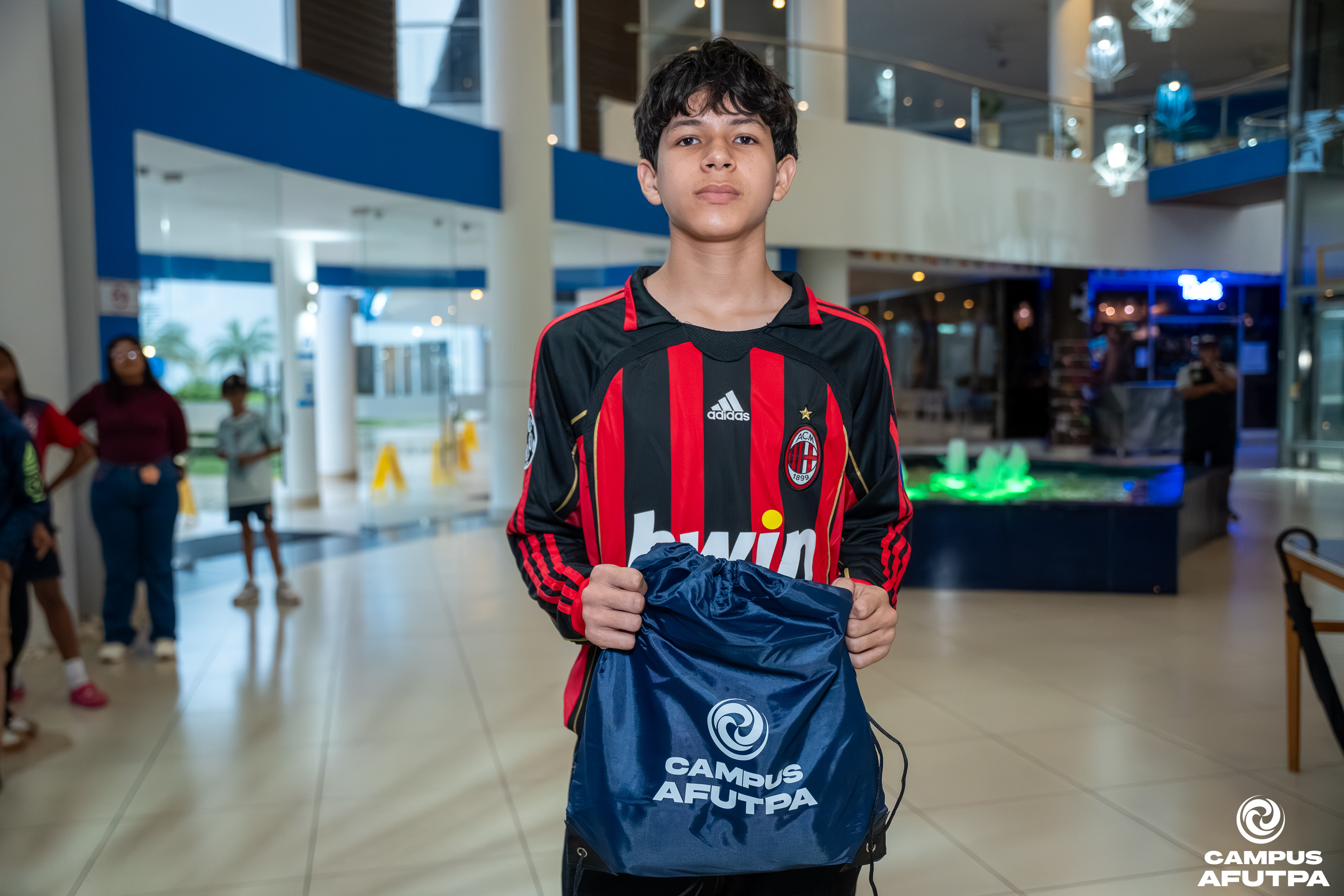 ENTREGA DE UNIFORMES — 22