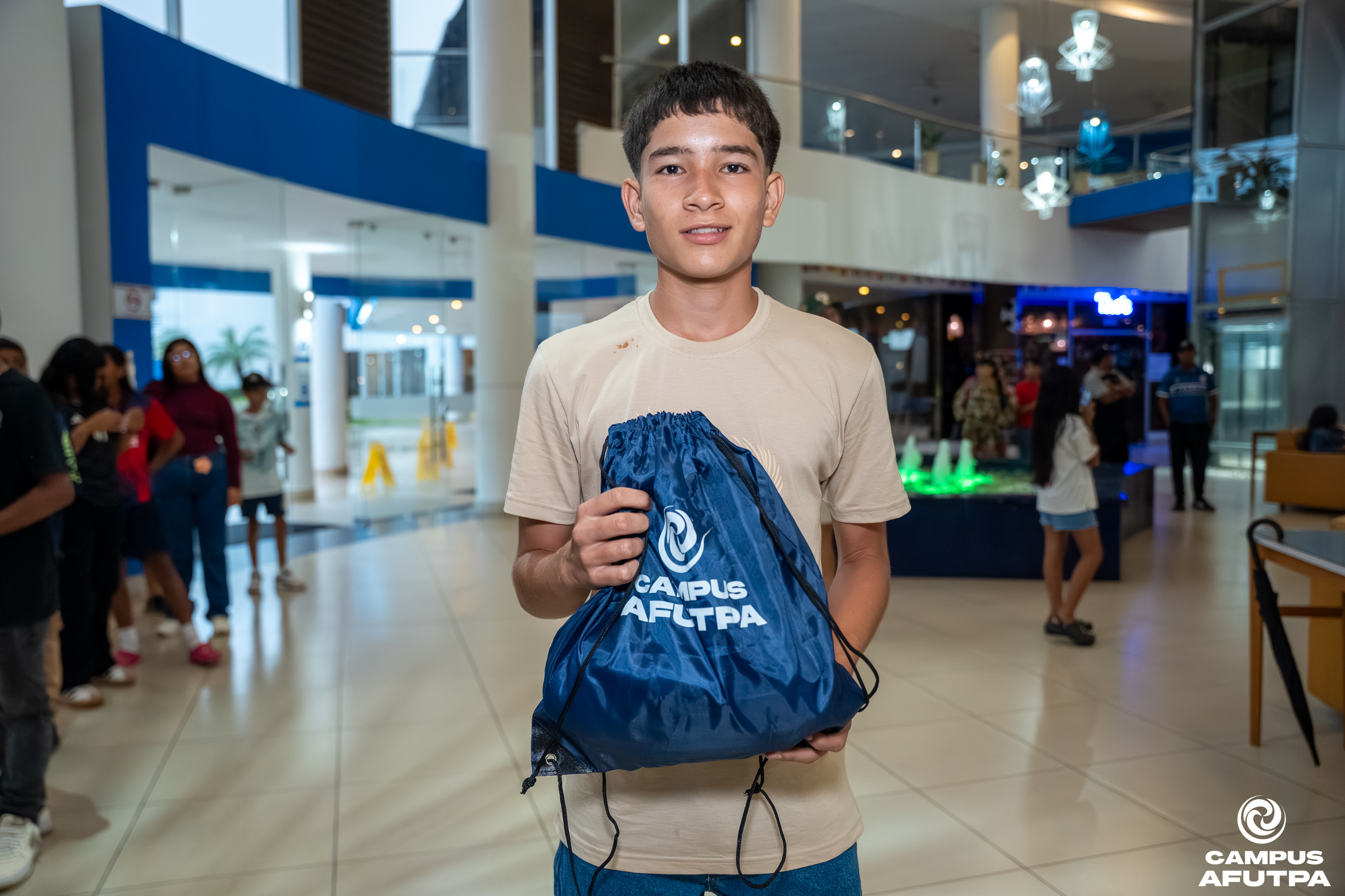 ENTREGA DE UNIFORMES — 23