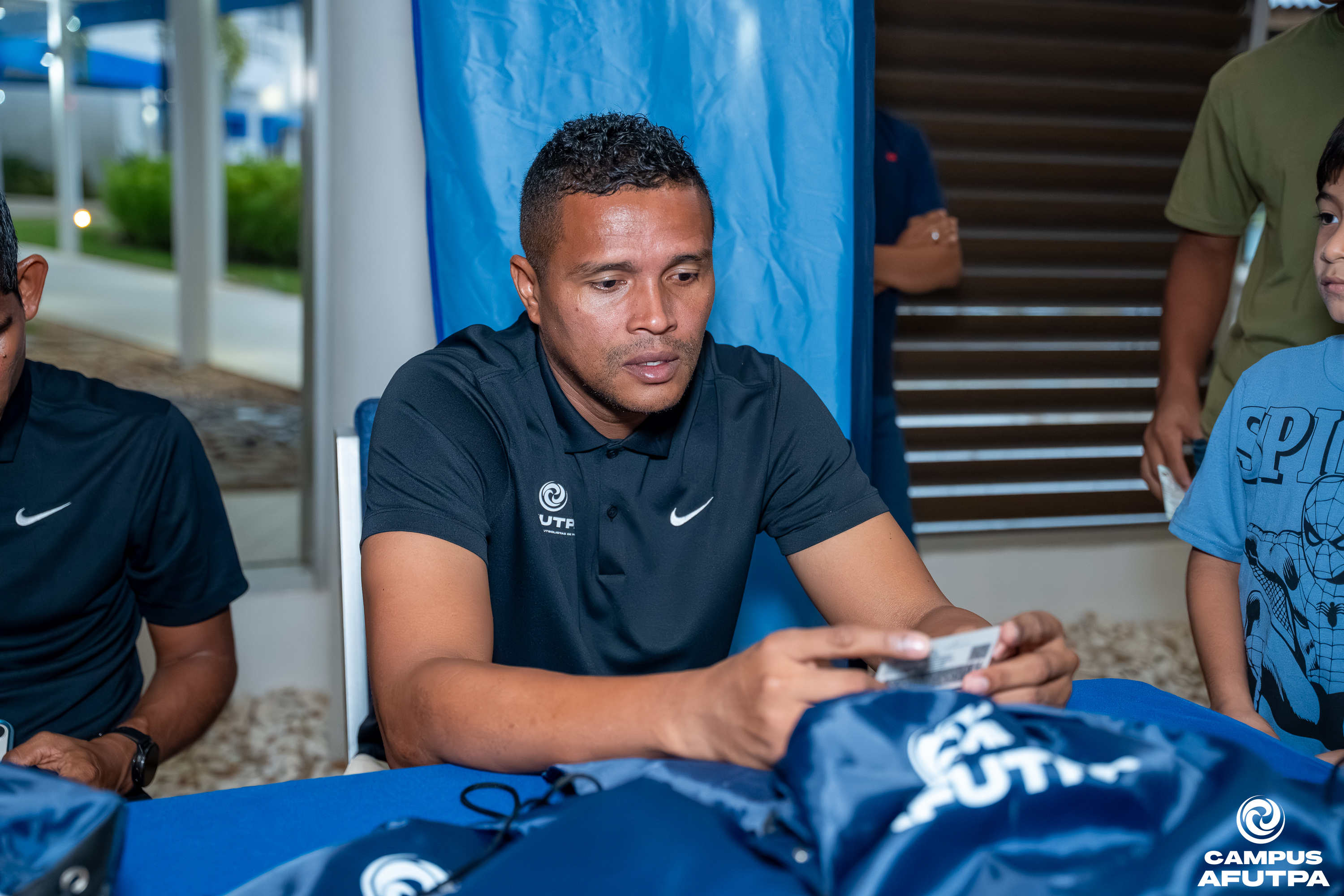 ENTREGA DE UNIFORMES — 28