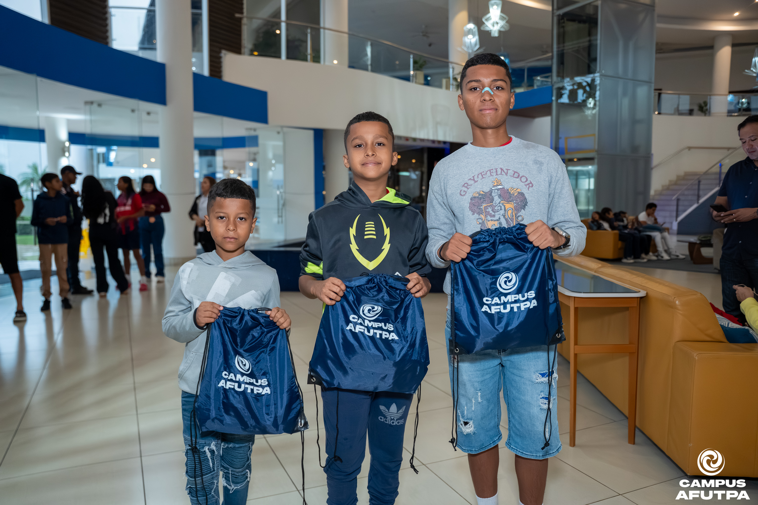 ENTREGA DE UNIFORMES — 34