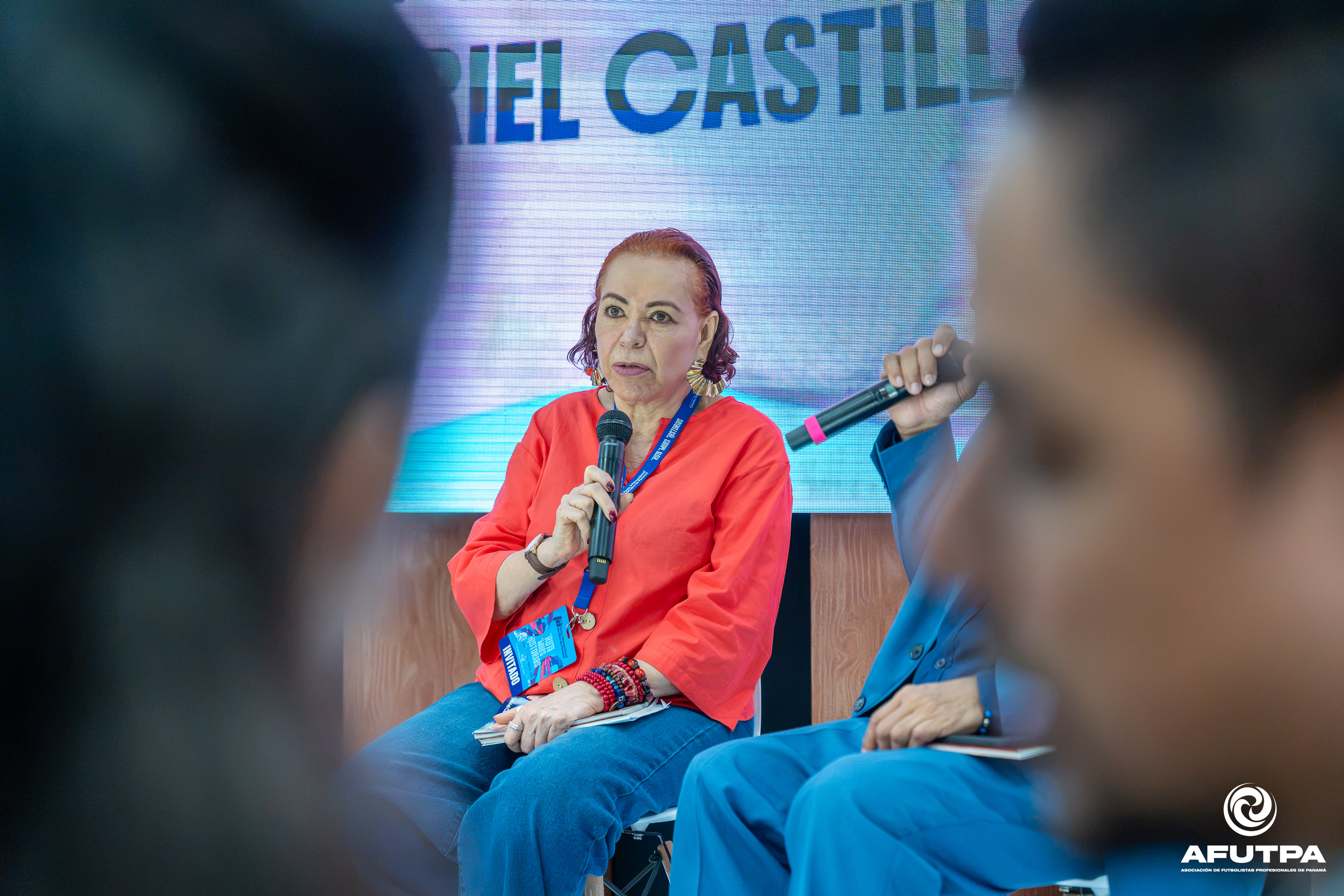 EL VUELO DEL GAVILÁN — 6