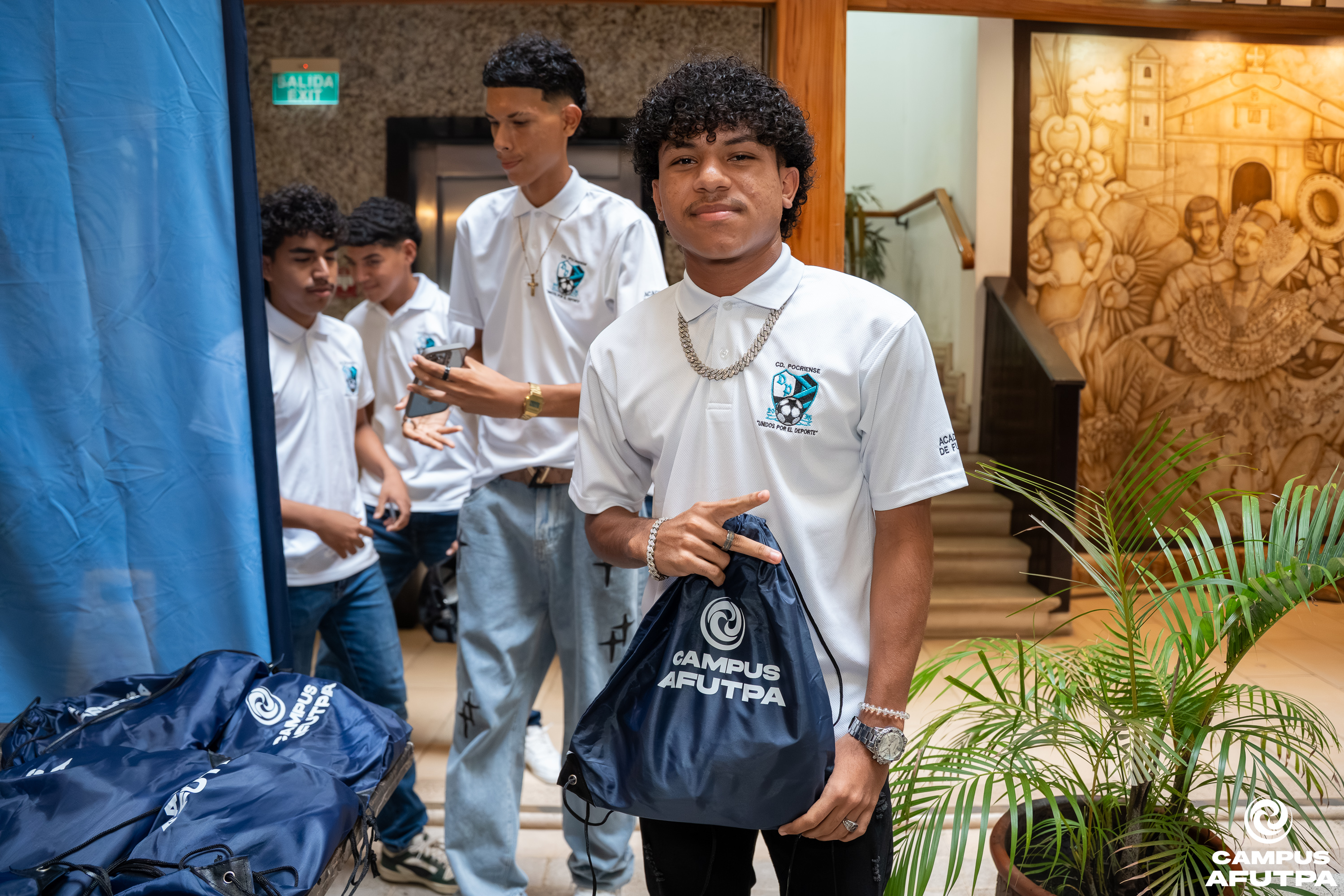 ENTREGA DE UNIFORMES — 11