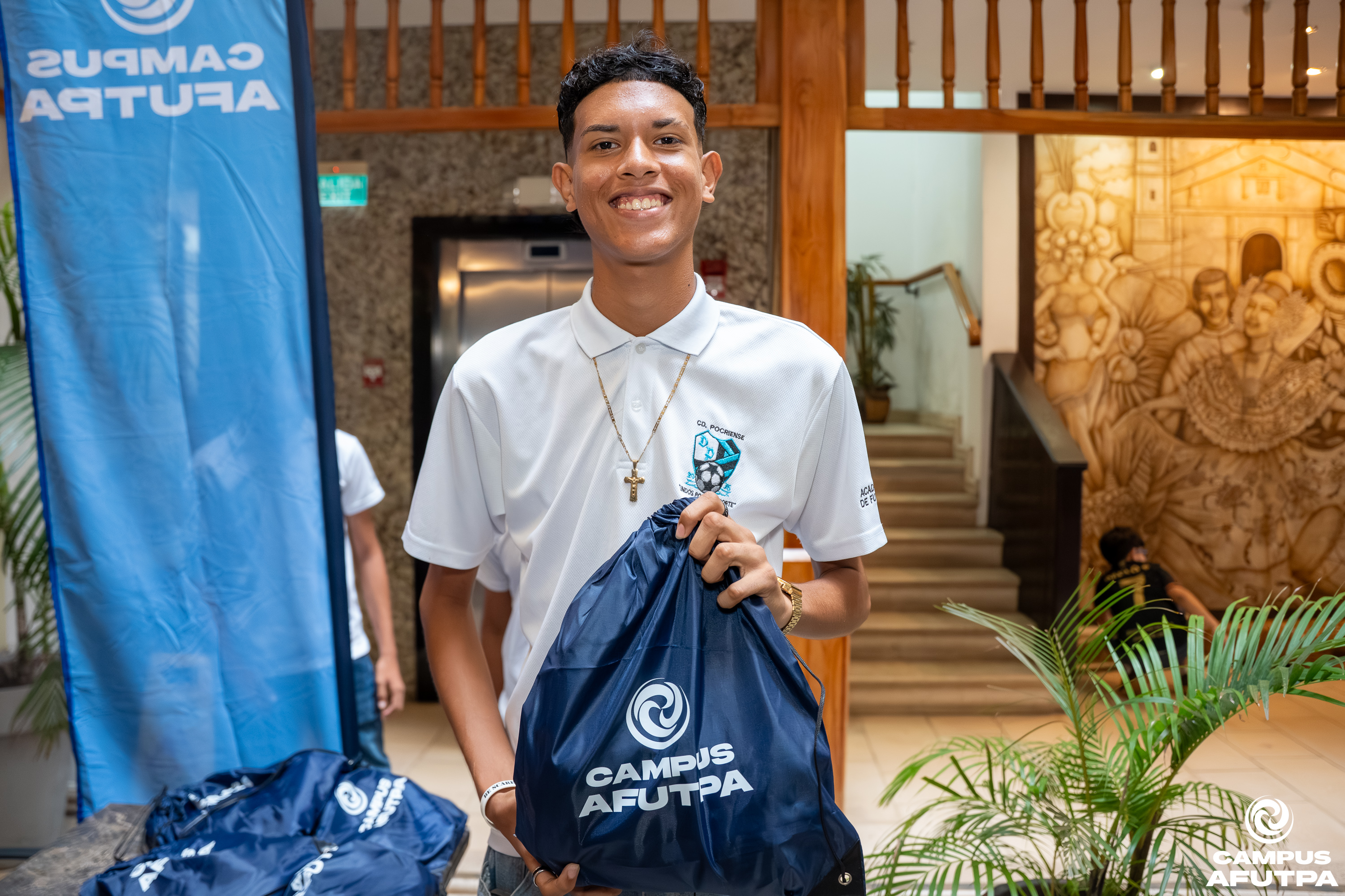 ENTREGA DE UNIFORMES — 12