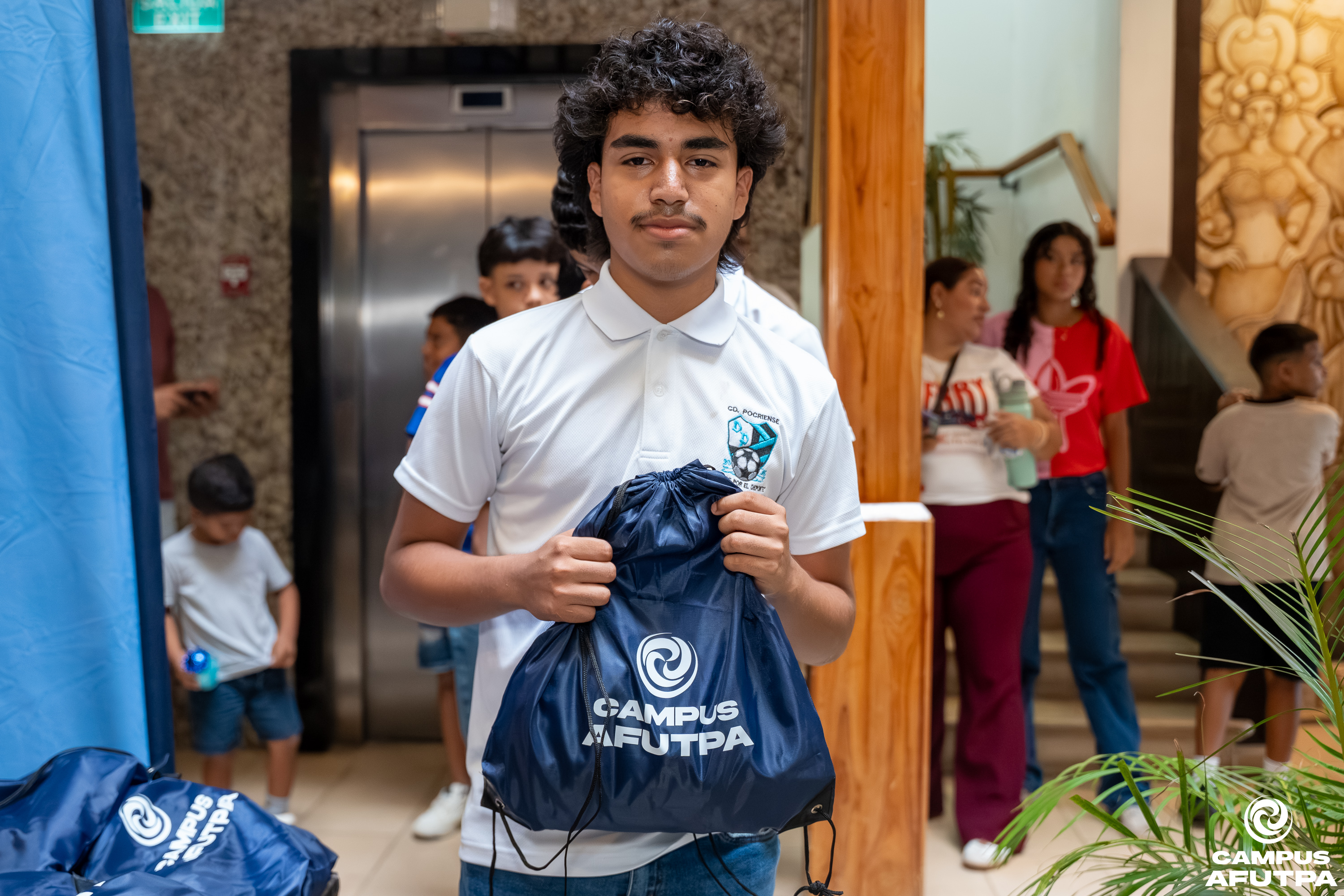 ENTREGA DE UNIFORMES — 15