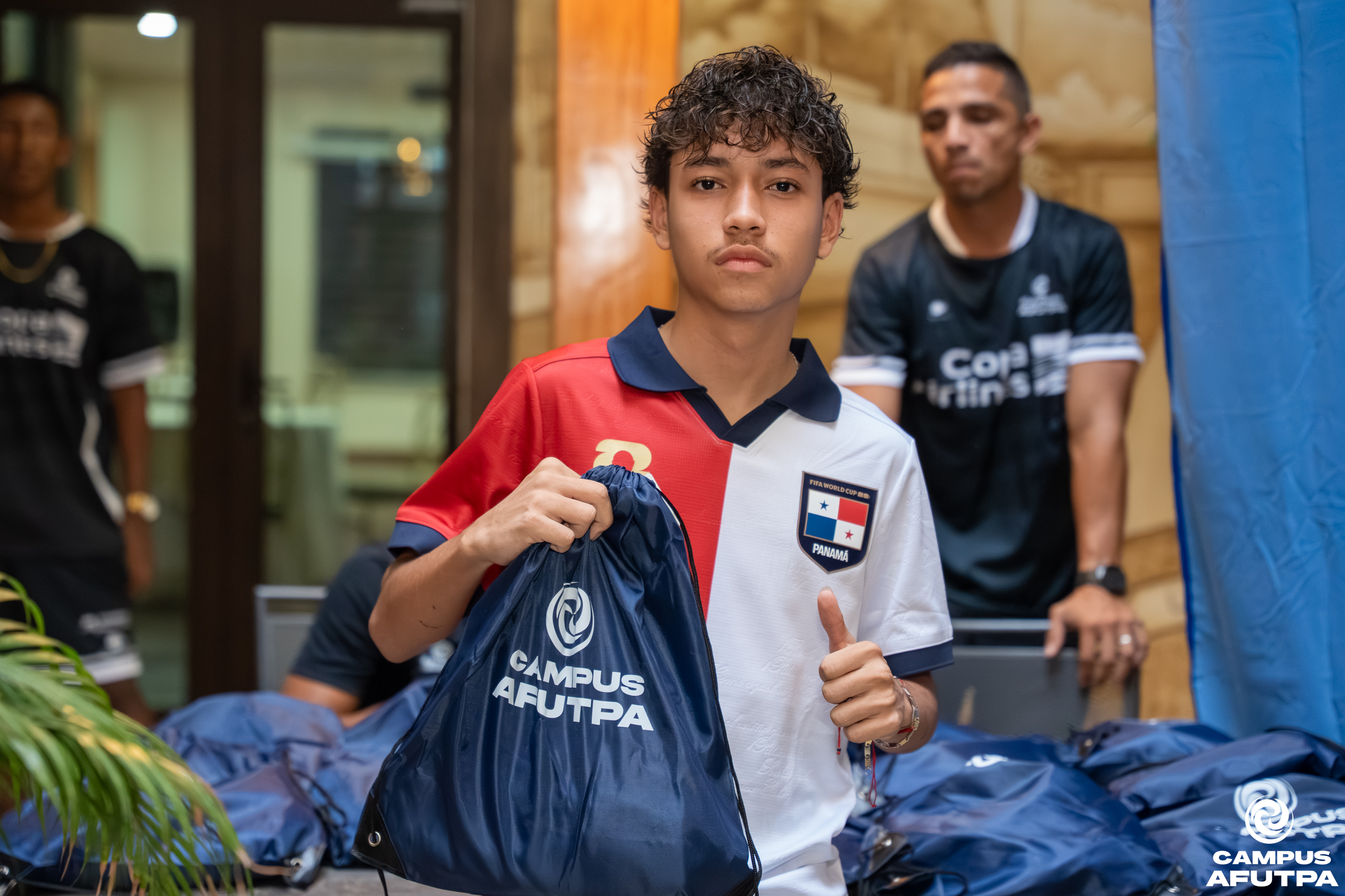 ENTREGA DE UNIFORMES — 24