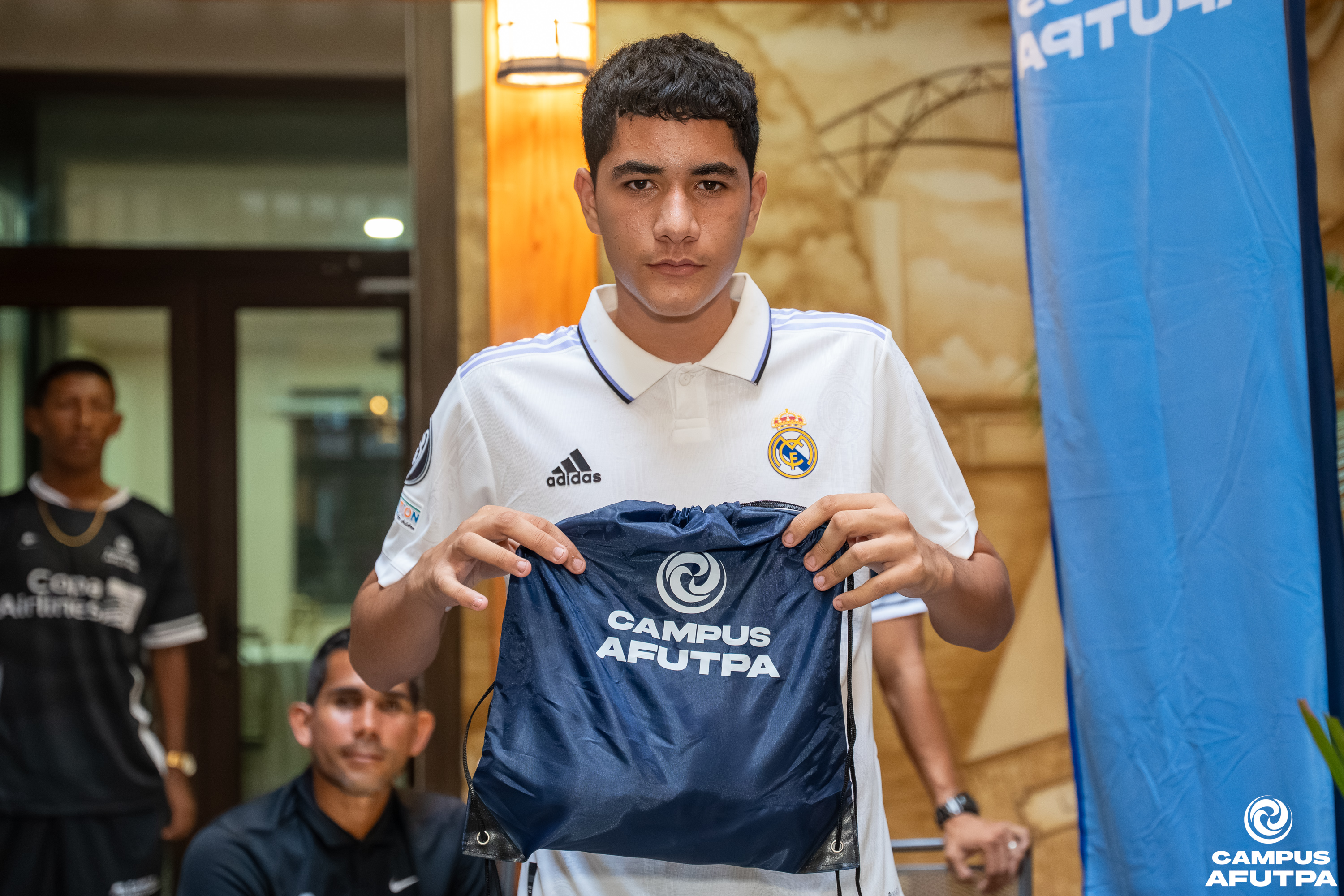 ENTREGA DE UNIFORMES — 26