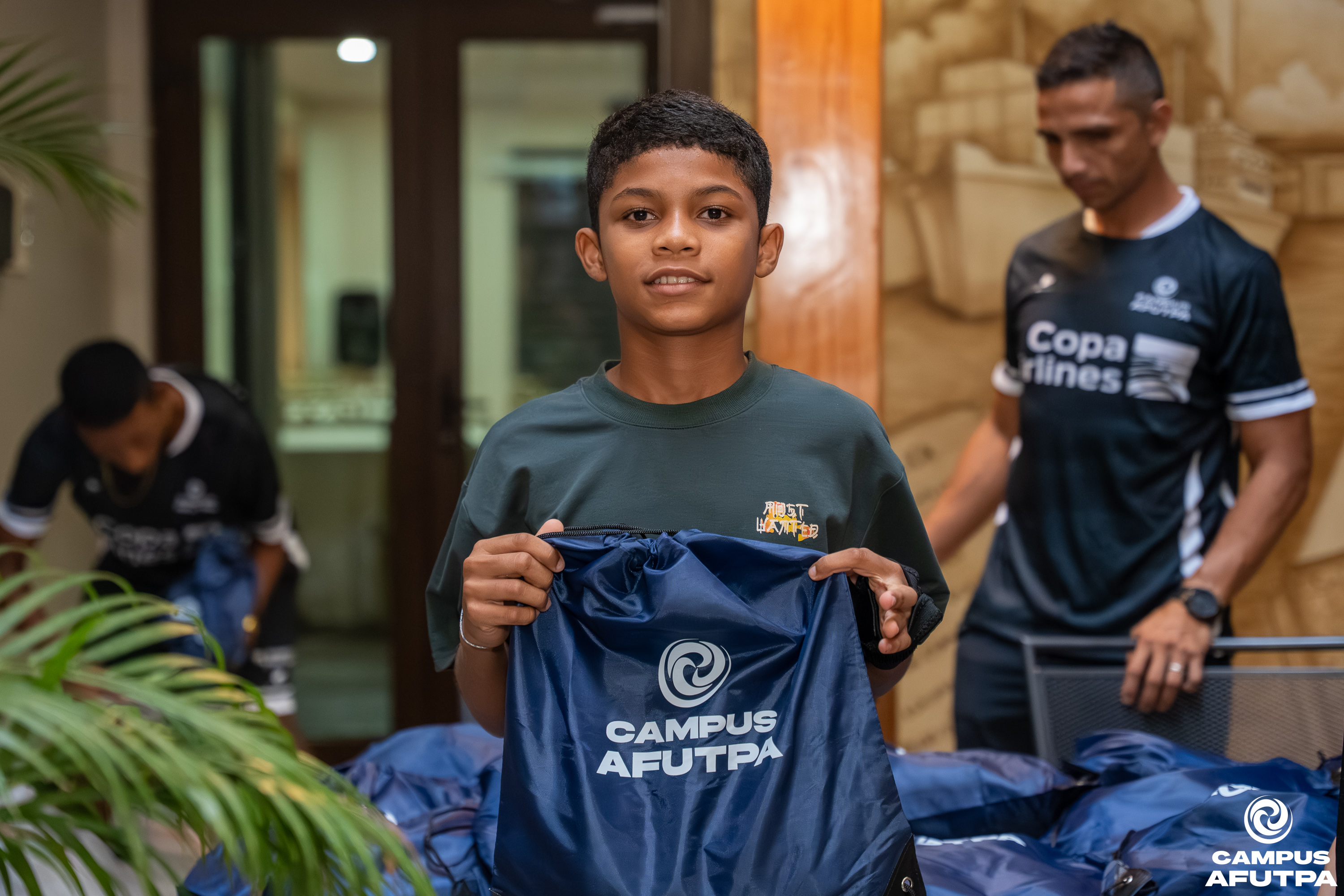 ENTREGA DE UNIFORMES — 27