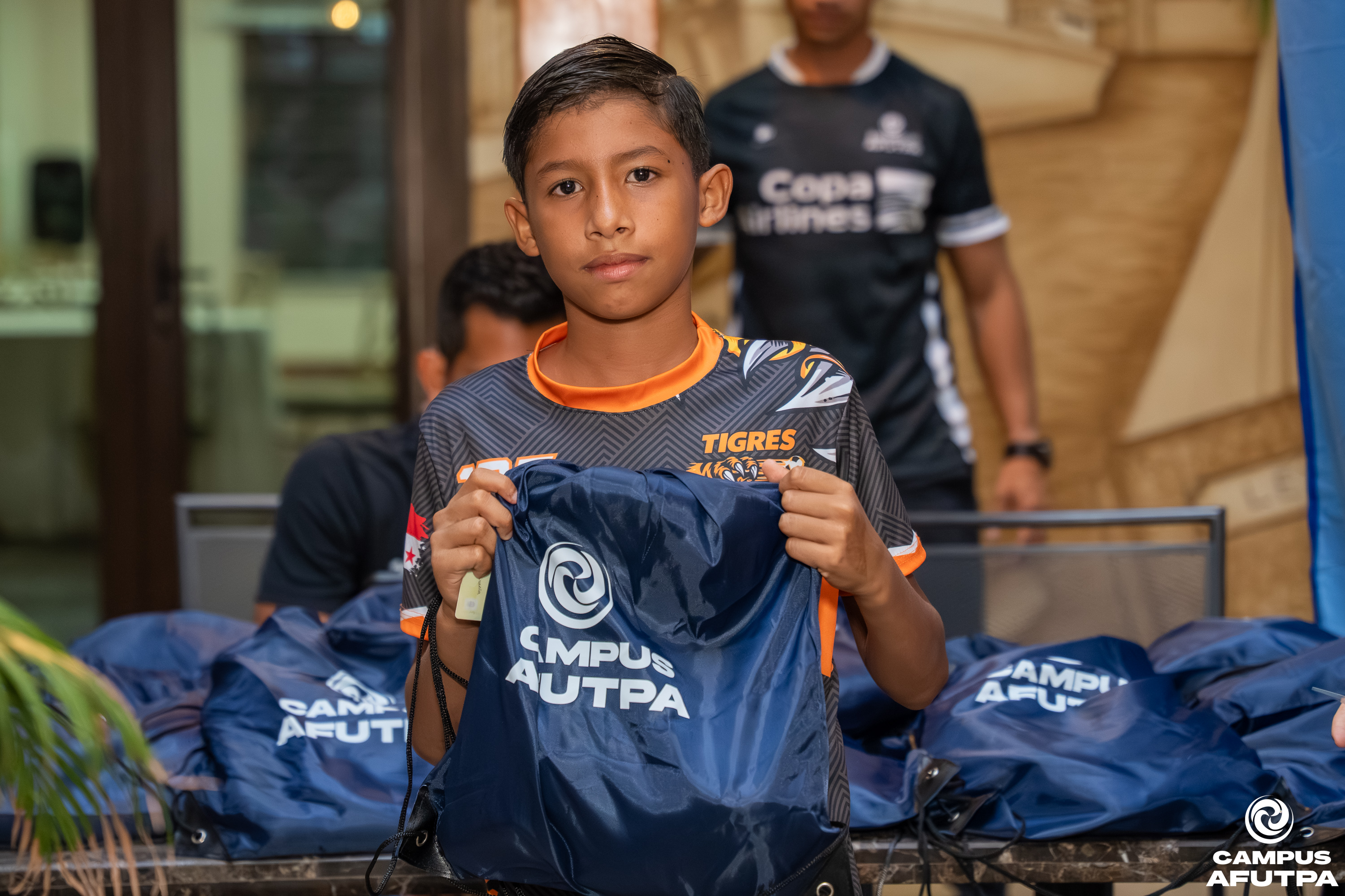 ENTREGA DE UNIFORMES — 30
