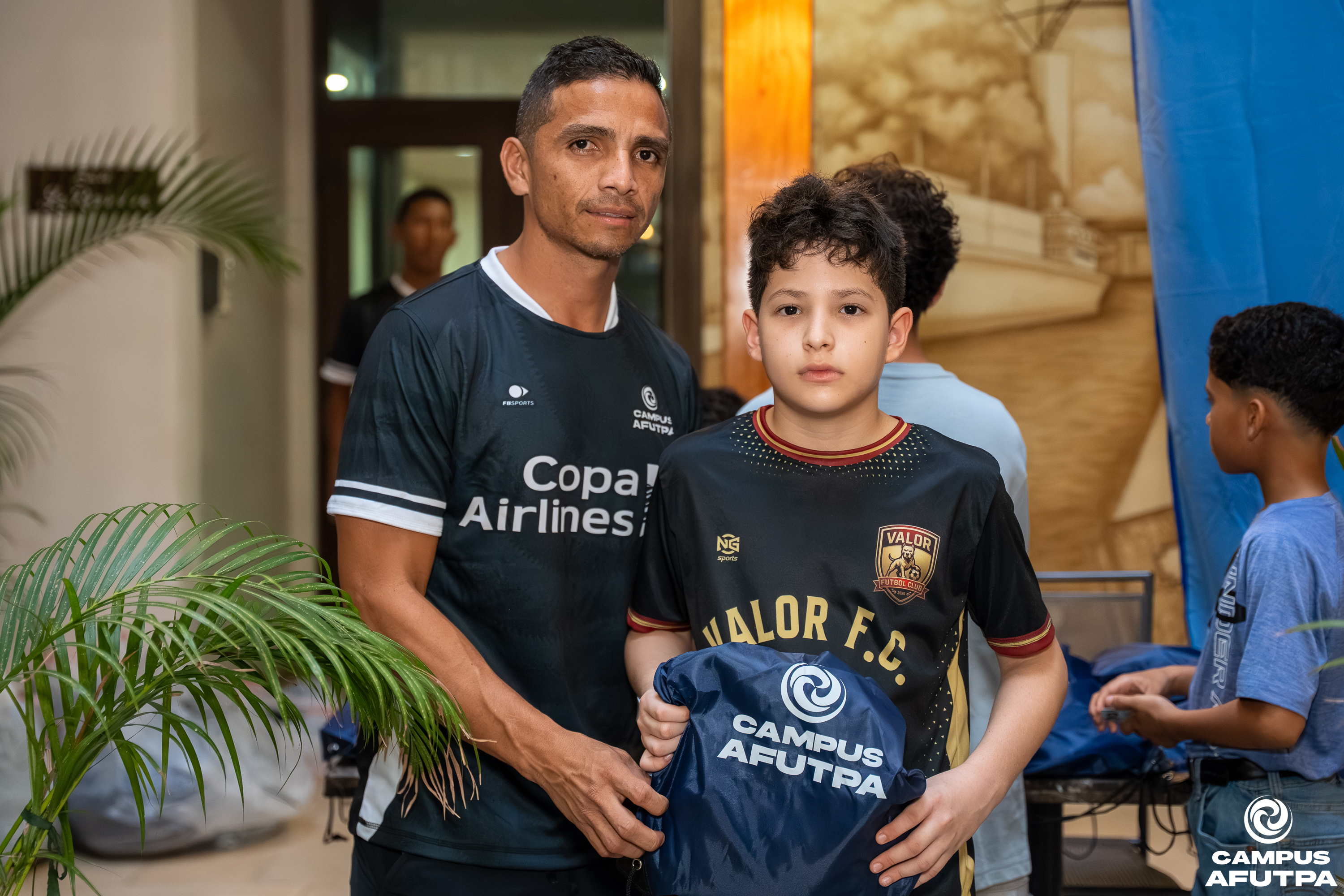 ENTREGA DE UNIFORMES — 32