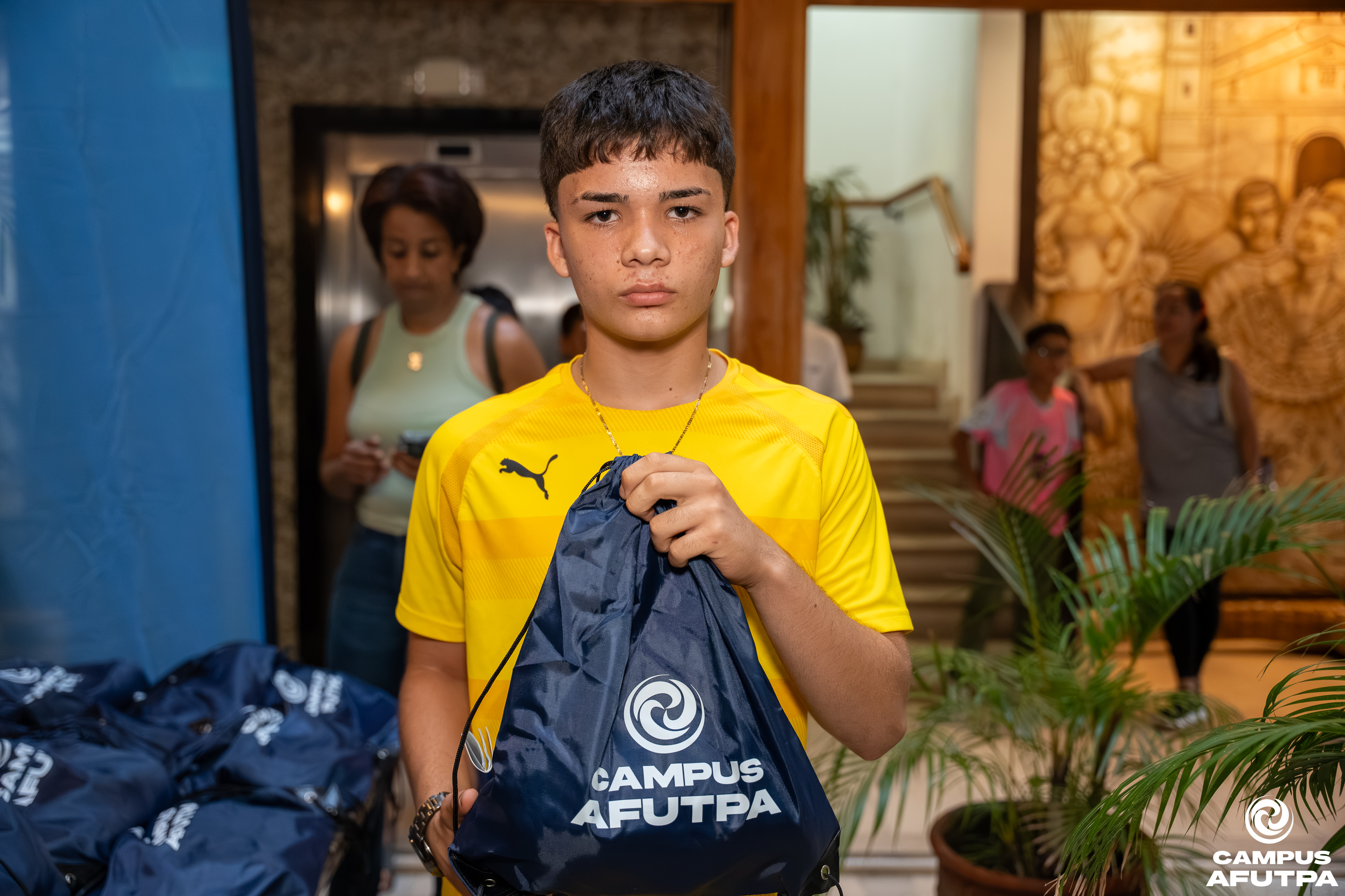 ENTREGA DE UNIFORMES — 36