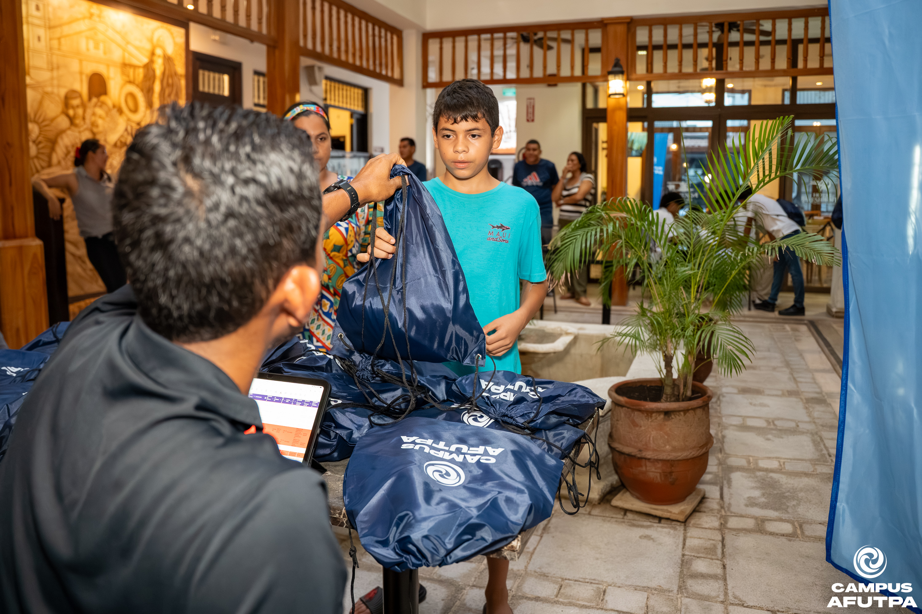 ENTREGA DE UNIFORMES — 37