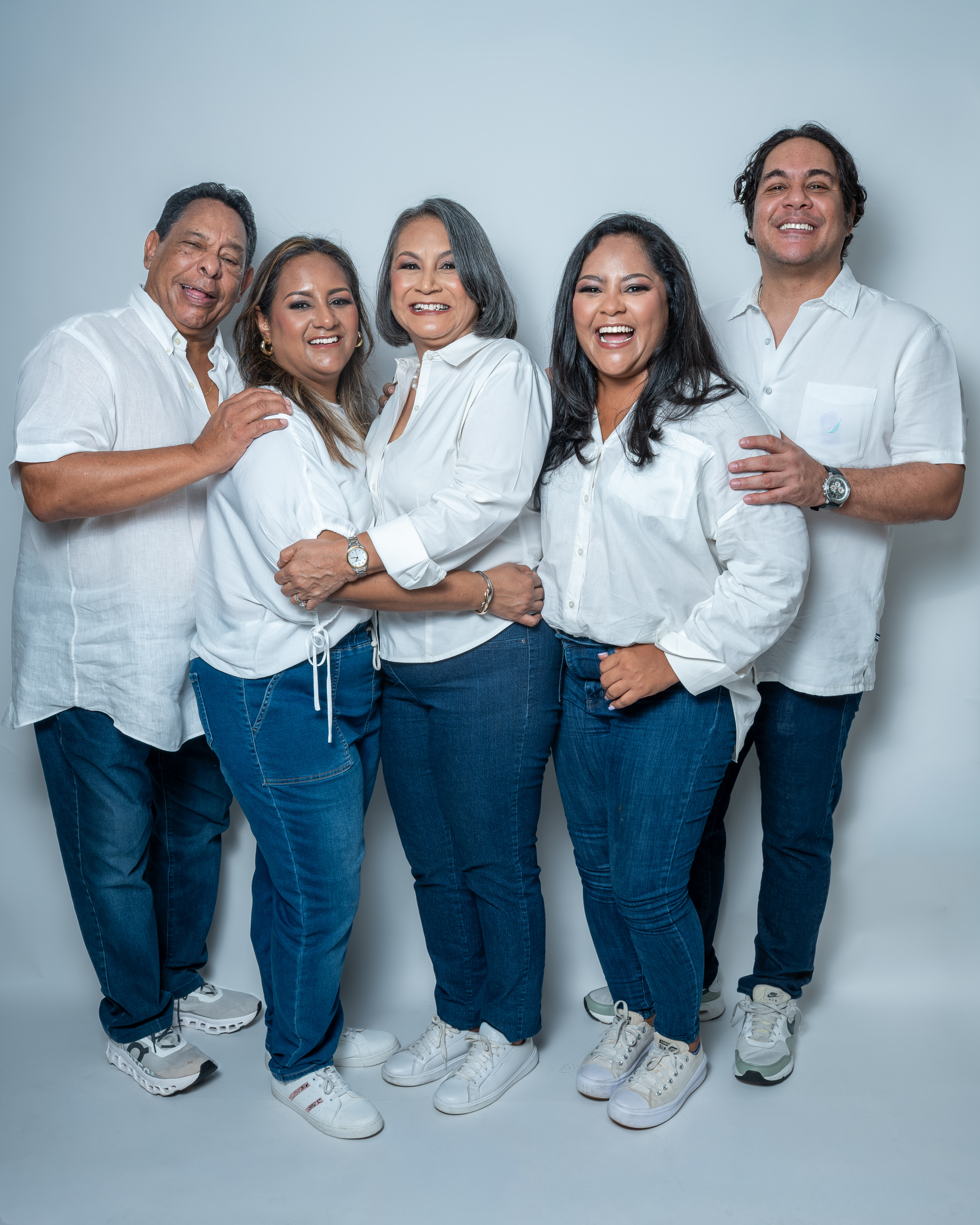 FAMILIA GUARDIA SEALES — 43